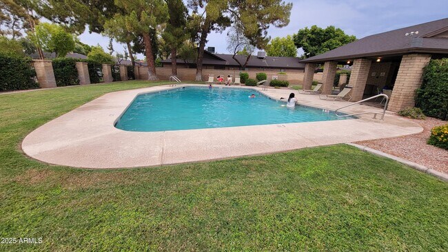 Building Photo - 109 W Concorda Dr