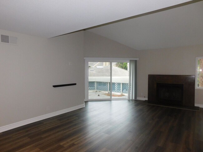 Foto del edificio - Beautiful Remodeled 2 Bed 2.5 Bath Condo in Pacific Ranch