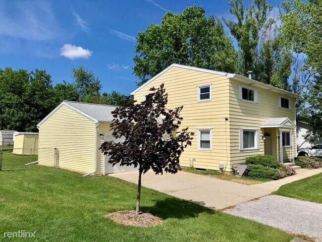 Foto del edificio - 2 br, 1.5 bath Duplex - 6322 Wells Rd