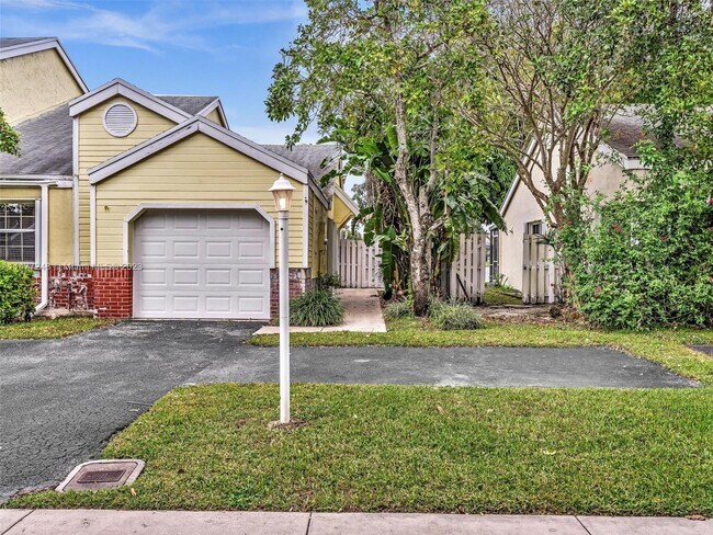 Building Photo - 10981 Scarborough Dr