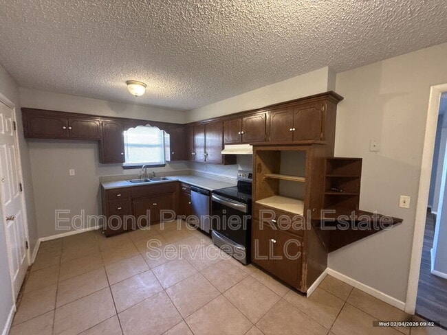 Foto del edificio - 629 Reynolds Rd