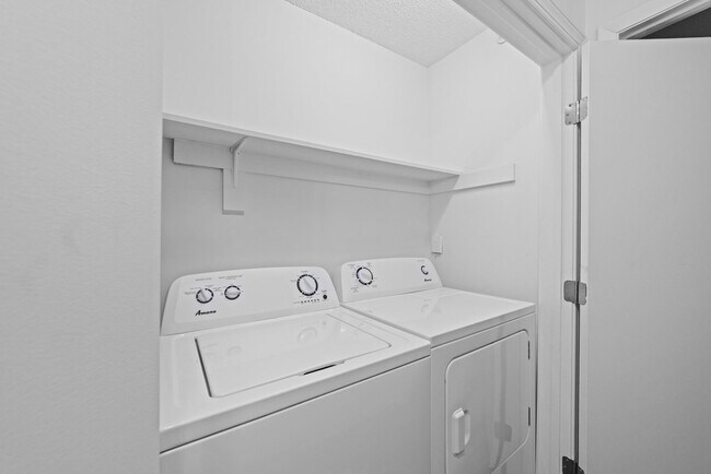 Building Photo - Spacious 2-Bedroom Apartment – Water & Trash Included!