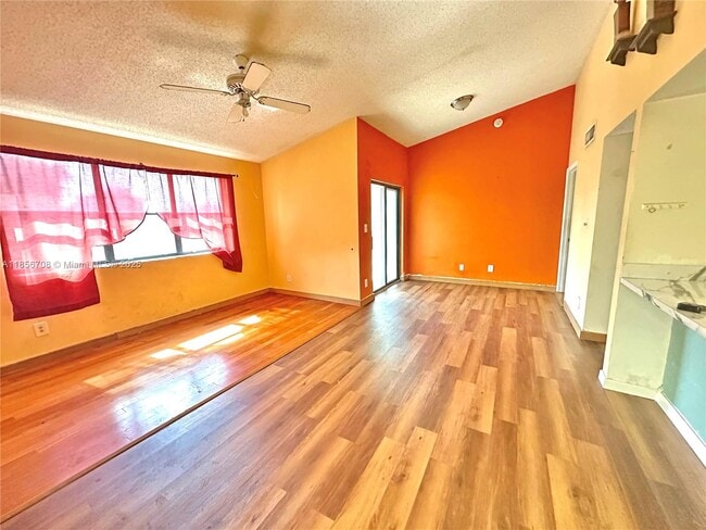 Foto del edificio - 530 S Park Rd