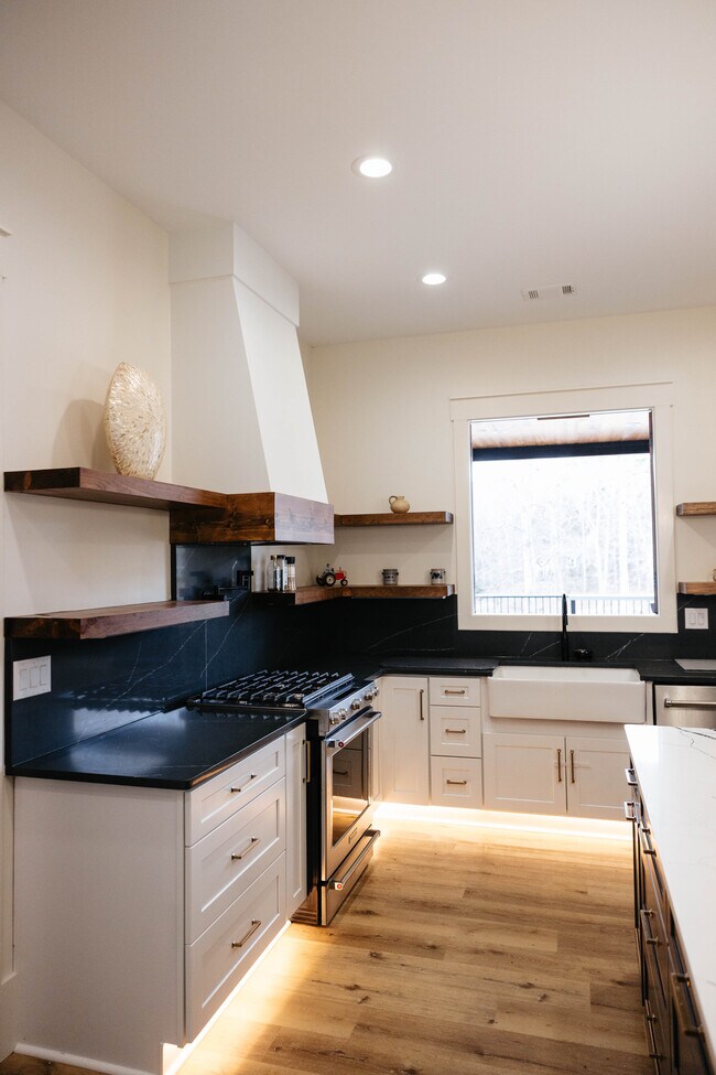 Foto del edificio - 1031 Pinehurst Dr