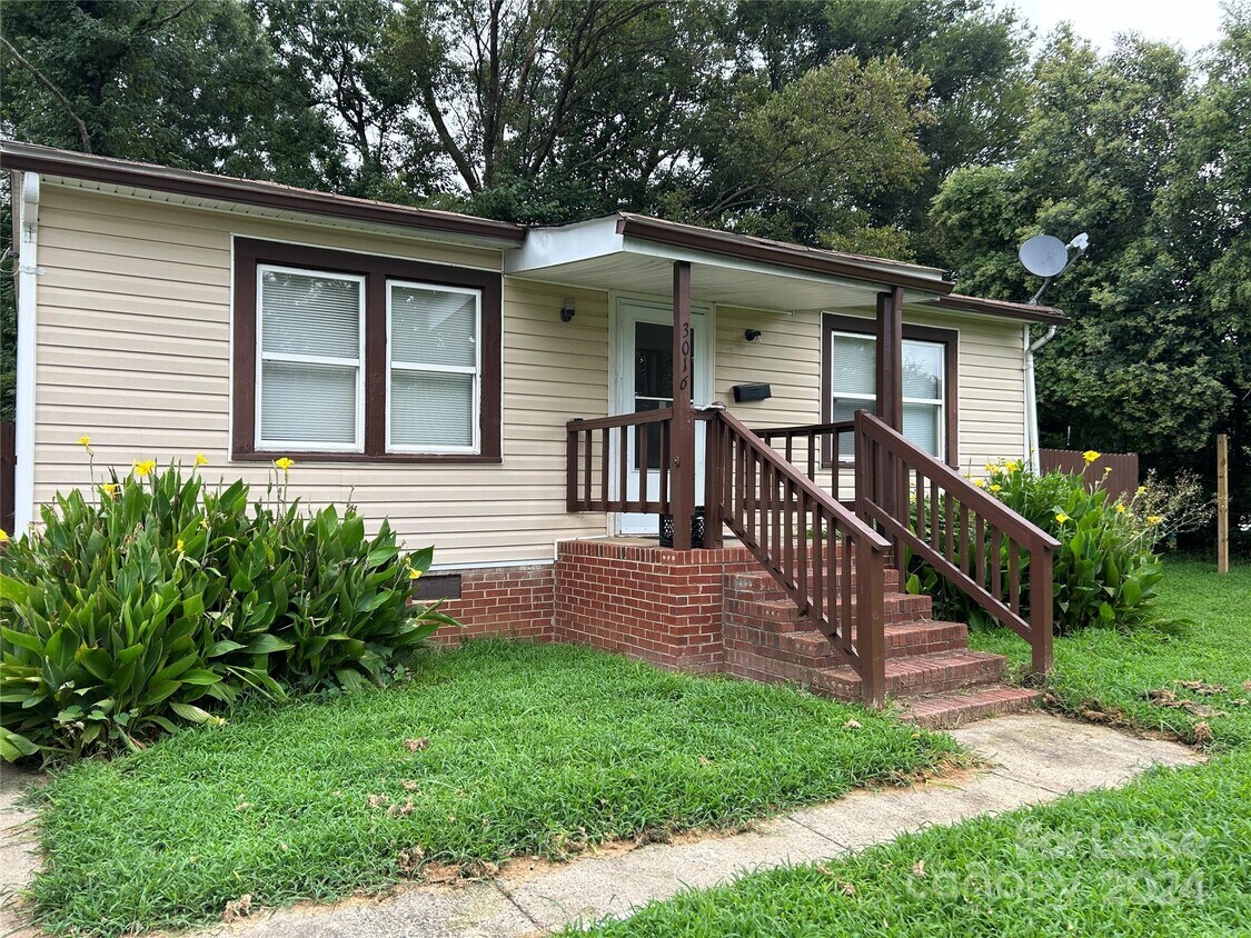 Primary Photo - 3016 Celia Ave