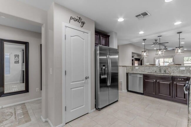 Foto del edificio - Adora Trails Gem: Immaculate Single-Level ...