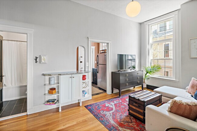 Building Photo - 838 E Broadway