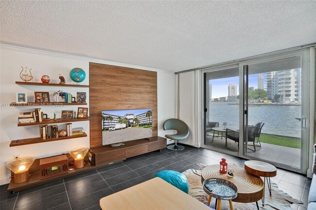 Foto del edificio - 4000 NE 170th St