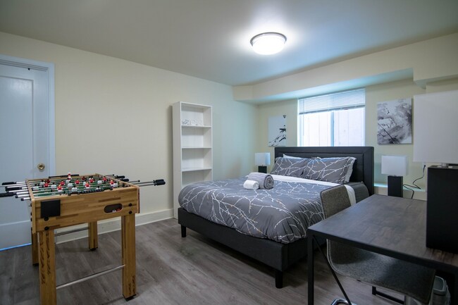 Oversized bedroom with high ceiling - 267 Irvington Street
