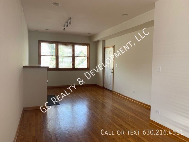 Foto del edificio - *** 2 BDRM PLUS OFFICE / 2 BTH / WASHER & ...