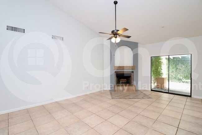 Building Photo - 1133 E San Pedro Ave