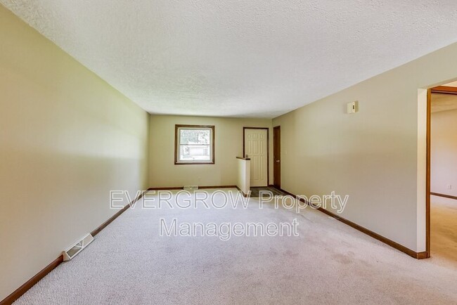 Building Photo - 1612 E Stop 12 Rd
