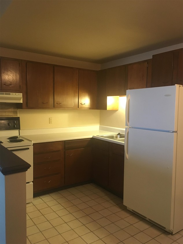 Primary Photo - 2264 Eastman Ave