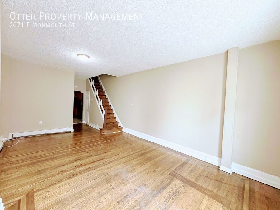 Photo - 2071 E Monmouth St-