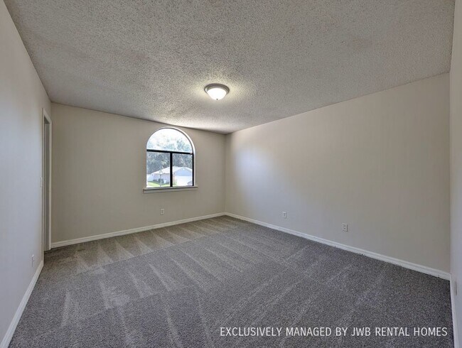Building Photo - 7112 Fort Caroline Hills Dr