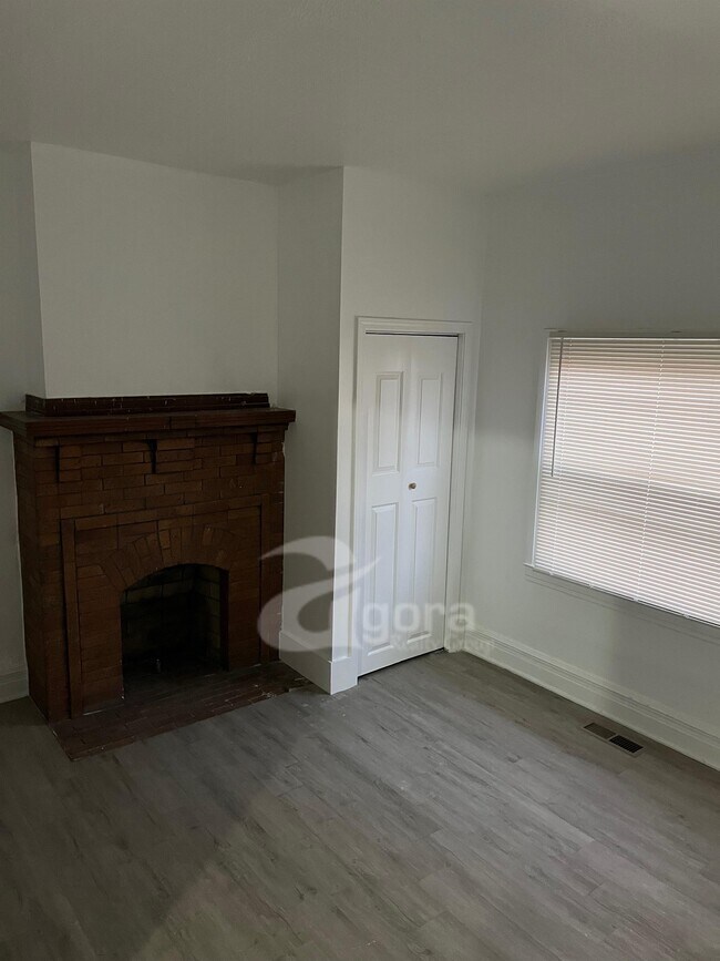 Building Photo - 2022 Leo St