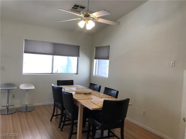 Foto del edificio - 3467 White Mountain St