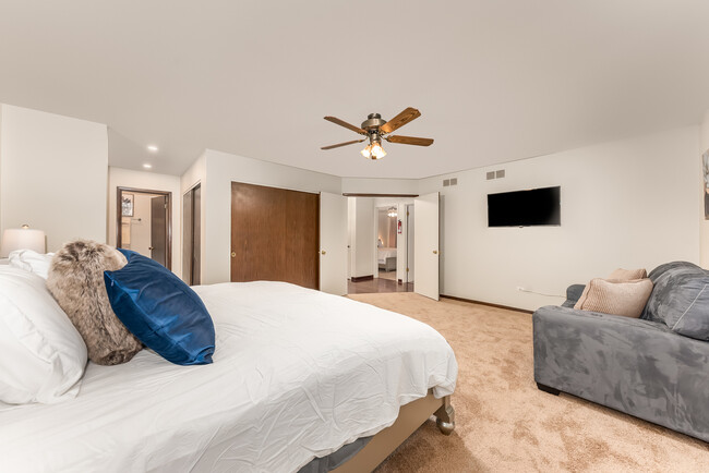Building Photo - 8533 W Sun Valley Dr