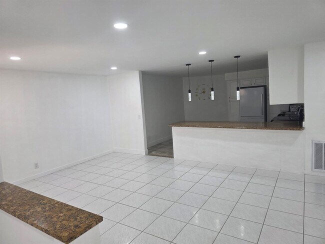 Foto del edificio - 4443 Vicliff Rd