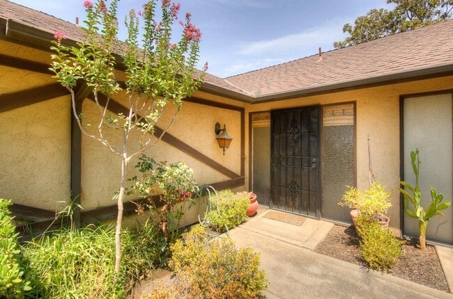 Building Photo - 1 br, 1 bath House - 5064 N Forkner Ave