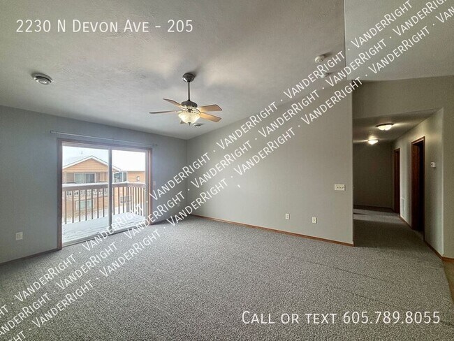 Building Photo - 2230 Devon Ave
