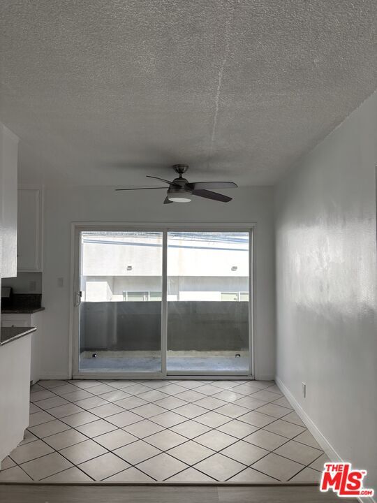 Foto del edificio - 1226 Armacost Ave