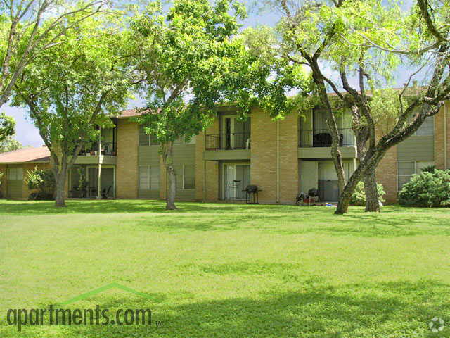 Pecan Valley Golf Apartments - Pecan Valley  Golf Apartments