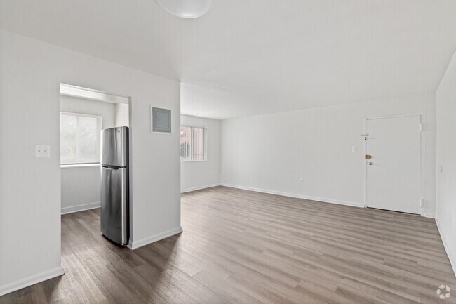 2 habitaciones, 1 baño - 900 pies cuadrados - Comedor - Queens Park Plaza Apartments