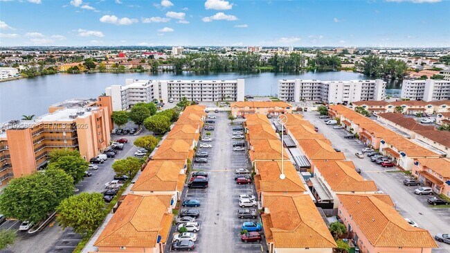 Foto del edificio - 10101 W Okeechobee Rd