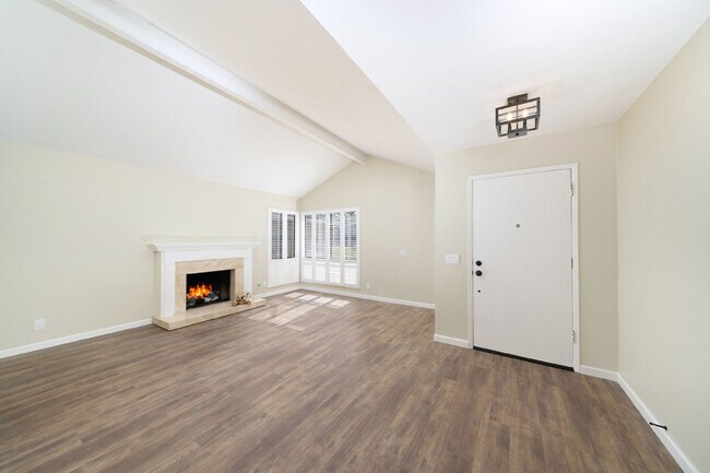 Living Room - view 1 - 3148 Manistee Dr