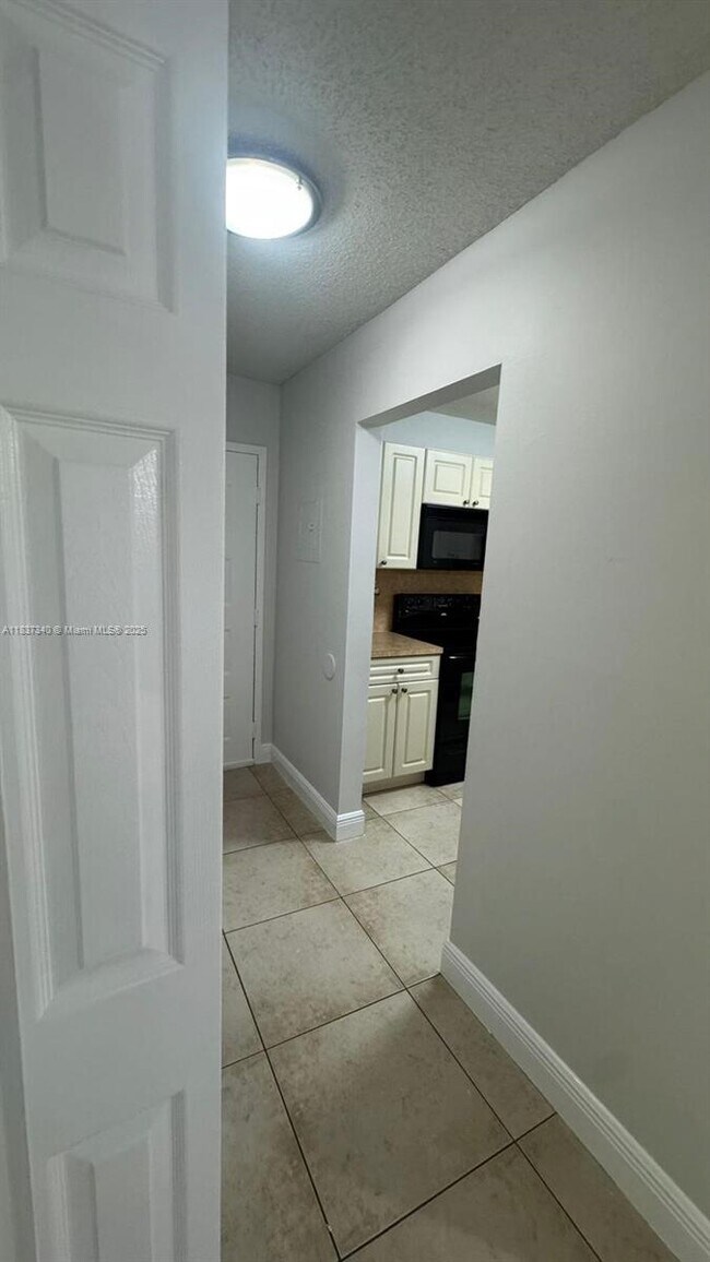 Foto del edificio - 6960 Miami Gardens Dr