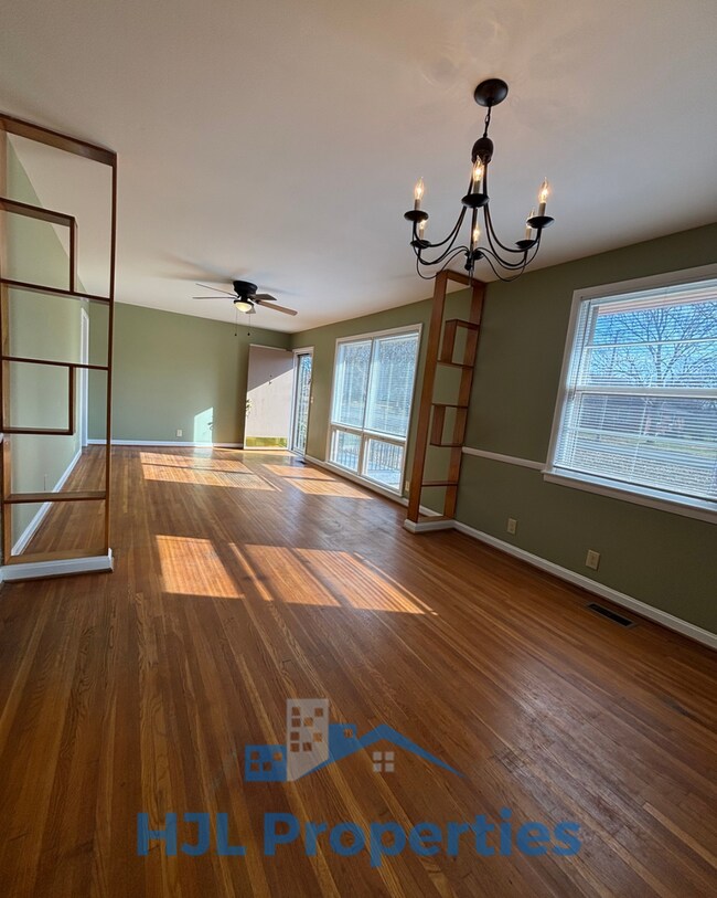 Foto del edificio - Gorgeous Donelson Ranch Home!