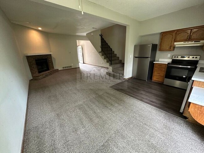 Foto del edificio - Spacious 2 bd/1.5 bath TH -Ready to call h...