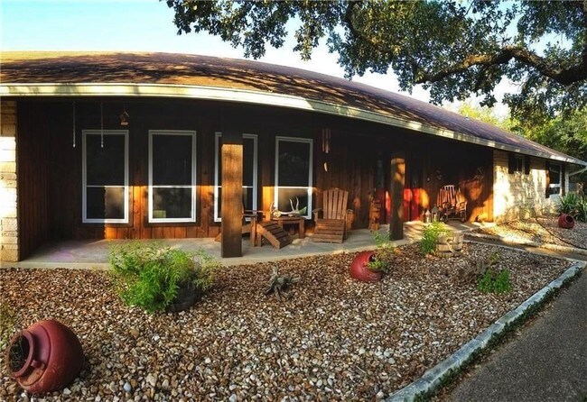 Building Photo - 8100 N Madrone Trail