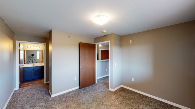 Bedroom - Pinnacle Point Apartments