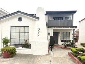 Building Photo - 1390 E Santa Clara St