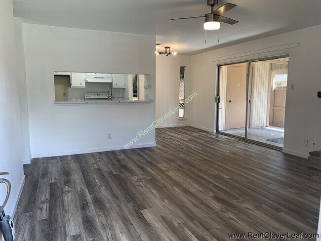 Foto del edificio - 1st Floor 3 bed / 2 Bath Condo w/ POOL