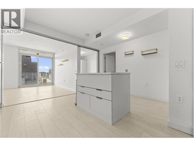Photo du bâtiment - 180 E 2nd Ave