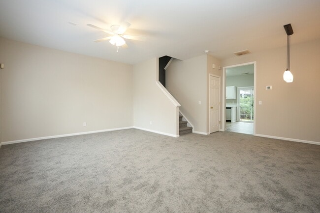 Building Photo - Charming 3-Bedroom, 3-Bathroom Townhome