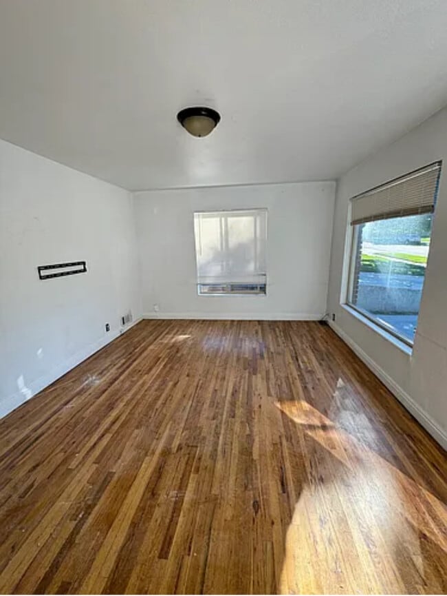 Building Photo - 1331 Zenith Ave