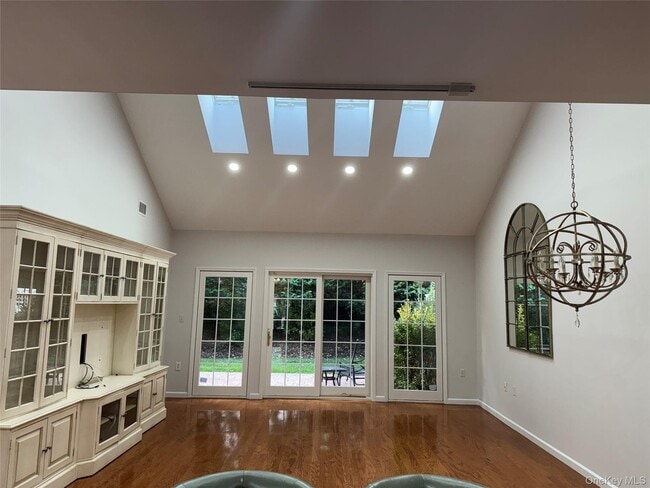 Building Photo - 137 Pond View Dr