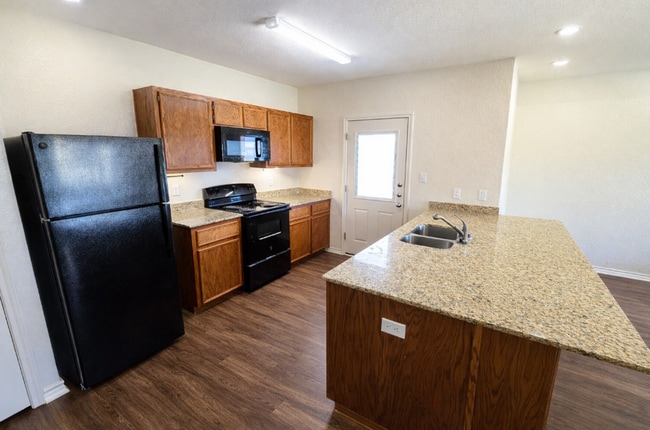 Building Photo - 3105 B Ochiltree Dr