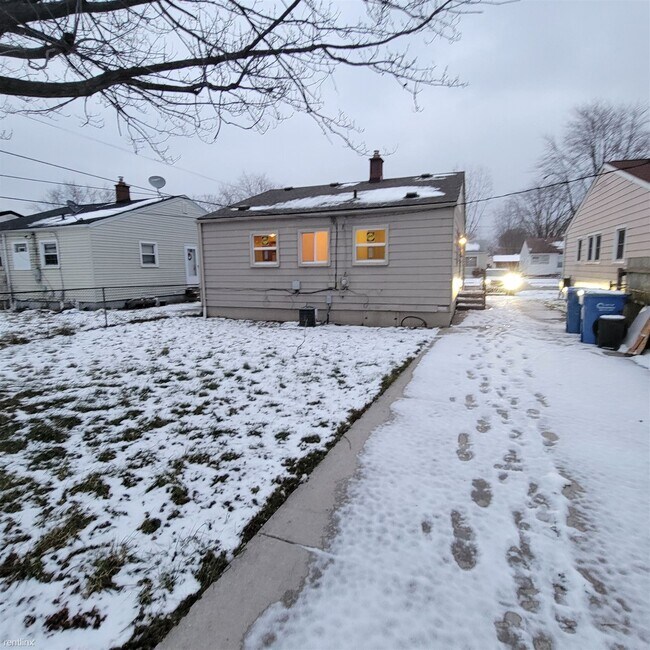Foto del edificio - 3 br, 1 bath House - 22515 Hillock Ave