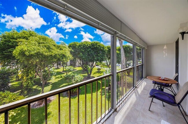 Foto del edificio - 5250 Las Verdes Cir