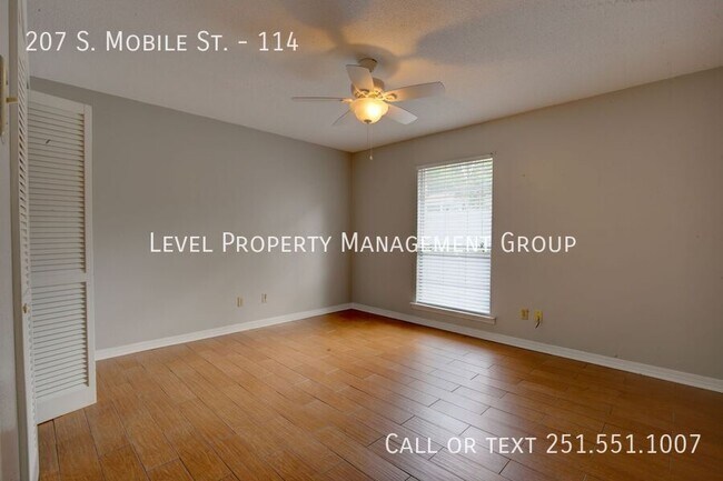 Building Photo - 207 S Mobile St