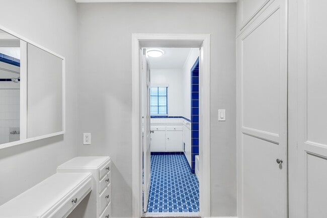 Building Photo - 1650 N Sierra Bonita Ave