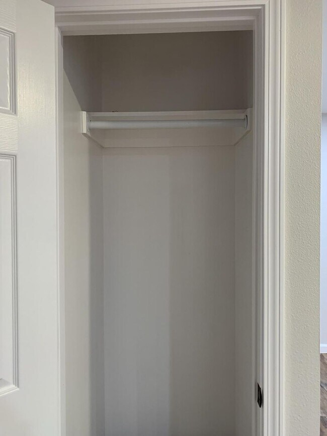 Building Photo - Freshly Remodeled 3 Bed 2 Bath Home!