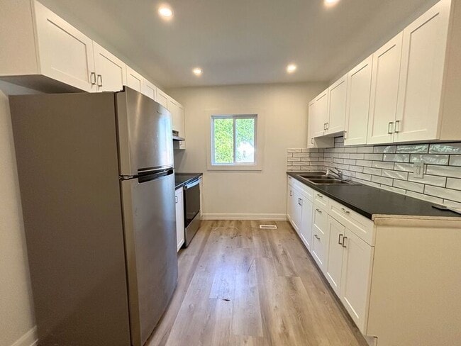 Building Photo - 26 Cayuga St