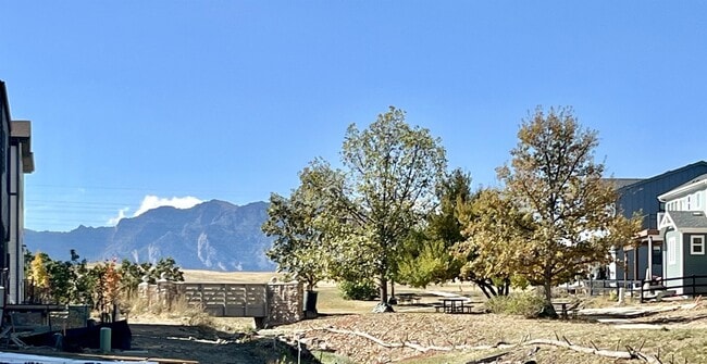 Foto del edificio - 365 Fox Ln