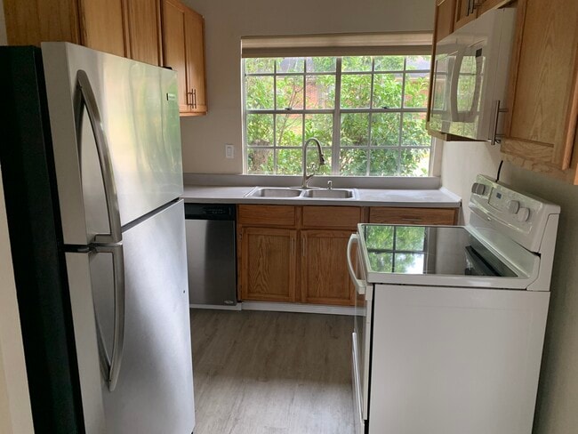 Foto del edificio - 202 W Val Verde Cir